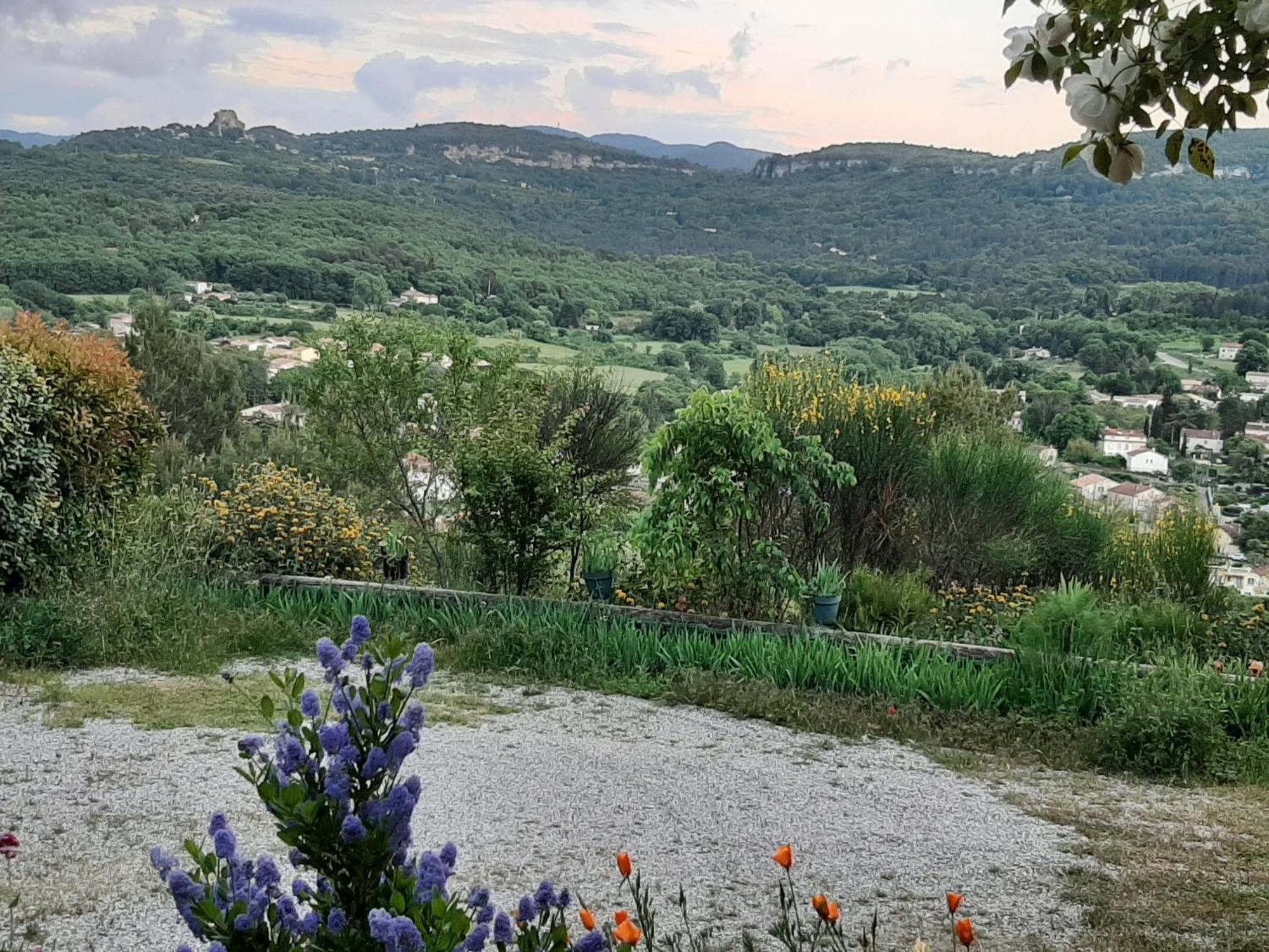 압트 T.Belle Vue Panoramique Au Coeur Du Luberon 40M2 + Pergola . Jardin. P 아파트 외부 사진